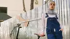 Nycta Gina termasuk salah satu artis yang tidak ribet untuk masalah penampilan. Meski simple, gaya OOTD saat bersepeda ini tetap terlihat menawan jika dikenakan olehnya. Wanita 37 tahun ini tampil kasual dengan memakai baju overall atau baju kodok levis. (Liputan6.com/IG/@missnyctagina)