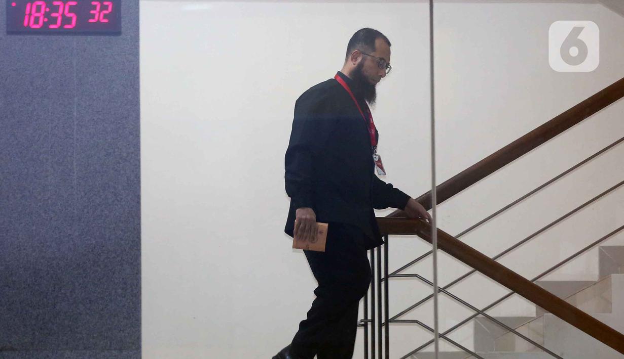 Khalid Zeed Abdullah Basalamah kembali memenuhi panggilan penyidik Komisi Pemberantasan Korupsi (KPK), pada Kamis (23/4/2026). Tampak dalam foto, Direktur/Pemilik PT Zahra Oto Mandiri (Uhud Tour) yang juga pendakwah, Khalid Zeed Abdullah Basalamah, usai menjalani pemeriksaan di Gedung Merah Putih Komisi Pemberantasan Korupsi (KPK), Jakarta, Kamis (23/4/2026). (Liputan6.com/Helmi Fithriansyah)