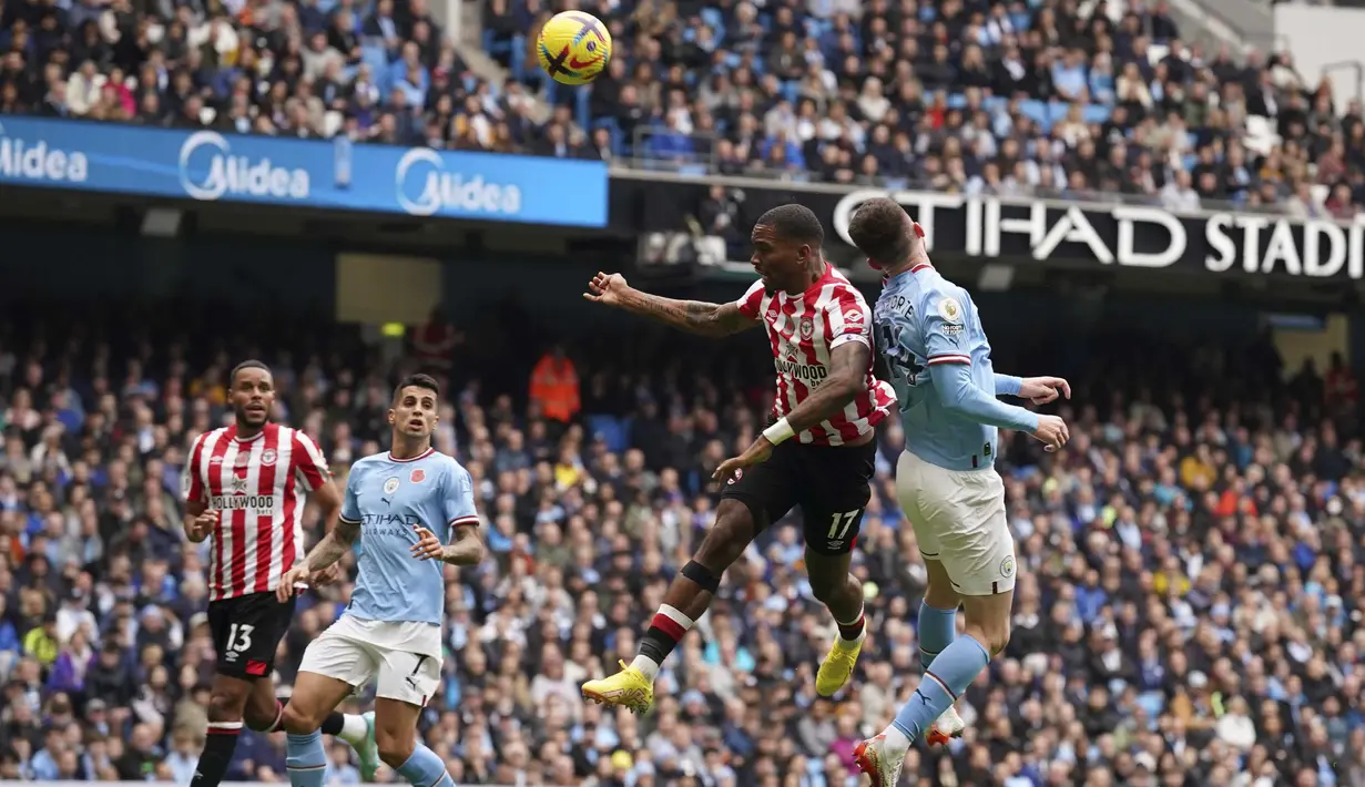 Manchester City tampil mendominasi dengan penguasaan bola mencapai 74 persen. Namun, mereka kesulitan mendapatkan peluang. (AP/Dave Thompson)