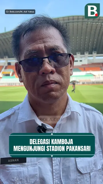 Delegasi Timnas Kamboja mengunjungi Stadion Pakansari Bogor untuk cek kondisi rumput
