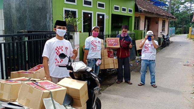 Sembako Solmet dan Relawan untuk Pesantren di Bandung ...