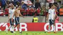 Para pemain Rusia tertunduk lesu usai takluk dari Austria pada laga uji coba di Tivoli Stadium, Innsbruck, Austria, (30/5/2018). Austria menang atas Rusia 1-0. (AP/Kerstin Joensson)