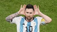 Lionel Messi merayakan kemenangan Argentina atas Belanda pada perempat final Piala Dunia 2022 di Stadion Lusail, Qatar, Sabtu, 10 Desember 2022. Argentina menang 4-3 (2-2) lewat adu penalti.&nbsp;(AP Photo / Hassan Ammar)