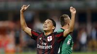 Carlos Bacca rayakan gol ke gawang Empoli (REUTERS/Giampiero Sposito)