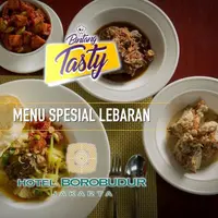 Bogor Cafe, Hotel Borobudur Jakarta, menyediakan menu khas lebaran, bagi anda yang ingin melewatkan libur lebaran 2018, di Hotel Borobudur Jakarta. Selain itu, menu yang bakal dihidangkan bisa anda lihat proses pembuatanya dalam video ini.