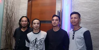 Band Ungu menjalani kegiatan baru selain manggung. Kini ia bermain dalam sebuah film 'Get Up Stand Up'. (Andy Masela/Bintang.com)