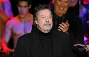 Aktor Home Alone 2 Tim Curry Meninggal Dunia, Luke Evans hingga Carol Burnett Berdukacita