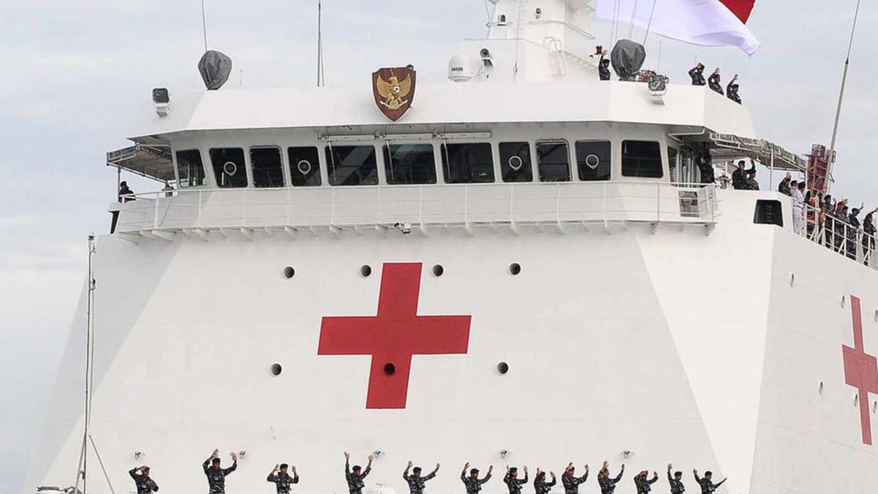 FOTO: Momen Kapal Rumah Sakit TNI AL KRI dr. Radjiman Antar Bantuan Kemanusiaan ke Palestina