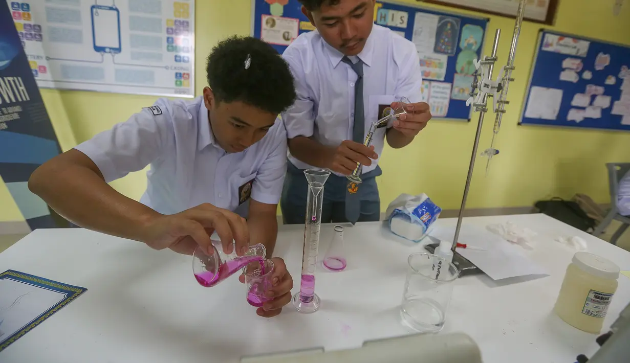 Melalui inisiatif ini, pemerintah menargetkan hingga tahun 2029 akan terbentuk 80 sekolah transformasi dan 20 sekolah baru, sehingga setiap anak Indonesia dapat mengakses pendidikan unggul di mana pun mereka berada. (merdeka.com/Arie Basuki)