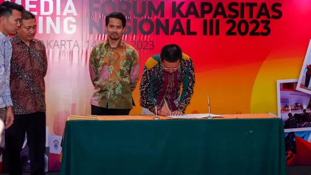 SKK Migas dan KKKS melalui Forum Kapasitas Nasional bekerjasama dengan Tokopedia untuk mengembangkan dan memasarkan produk-produk lokal binaan, sehingga bisnis UMKM yang dibina bisa berkembang dalam memasarkan produk secara digital. (Dok SKK Migas)
