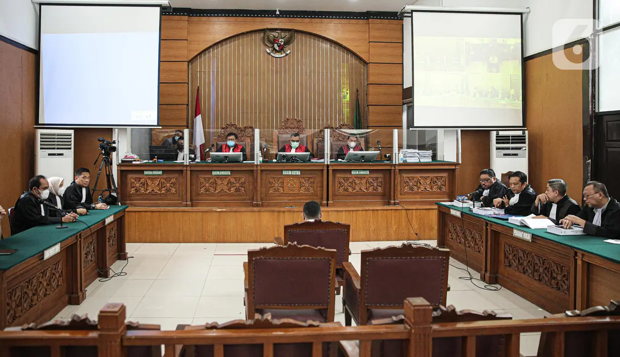 Suasana sidang lanjutan terdakwa Kuat Maruf di Pengadilan Negeri Jakarta Selatan, Jakarta, Selasa (24/1/2023). Mantan asisten rumah tangga (ART) Ferdy Sambo itu membacakan nota pleidoi atas tuntutan 8 tahun penjara kasus pembunuhan Nofriansyah Yosua Hutabarat atau Brigadir J. (Liputan6.com/Faizal Fanani)