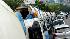 Rabu (19/03/14) KPK menyita 8 unit truk pengaduk semen milik Tubagus Chaeri Wardhana alias Wawan. (Liputan6.com/Helmi Fithriansyah)