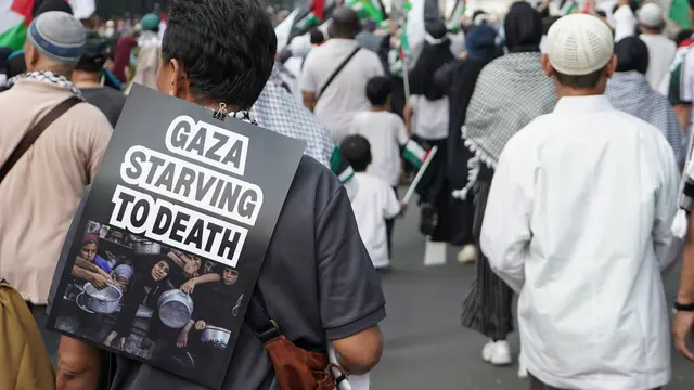 Ratusan Orang Turun ke Jalan dalam Aksi Solidaritas untuk Gaza