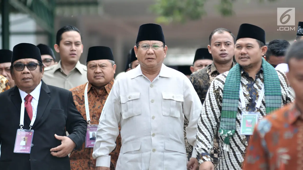 Kehangatan Prabowo Subianto Saat Hadiri Rakernas LDII