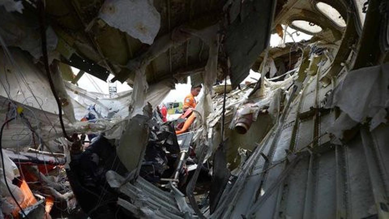 Detik-detik AirAsia QZ8501 jatuh, sempat miring hingga 104 derajat