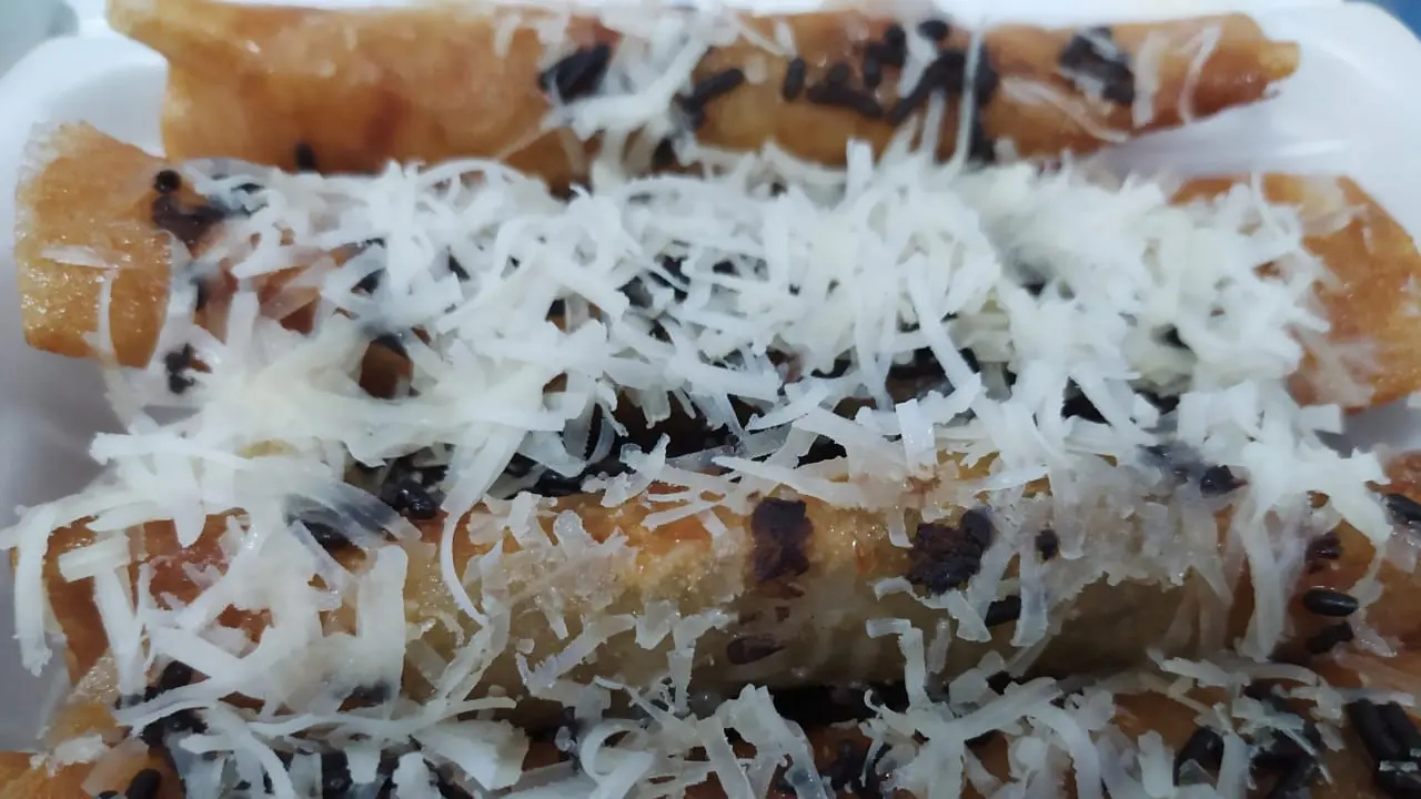 Taburan keju dan coklet menambah lezat pisang aroma karamel Garut, Jawa Barat, yang tepat disajikan saat ramadan kali ini