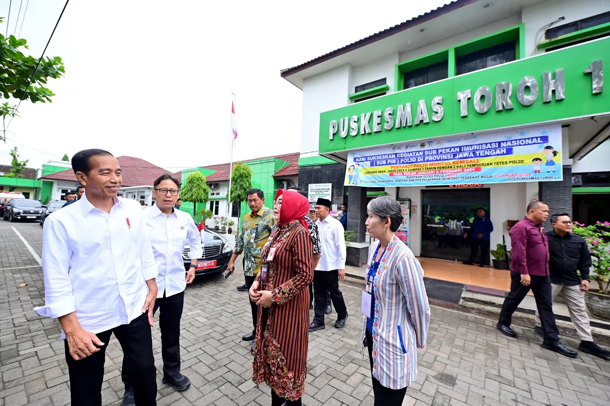 Presiden Joko Widodo atau Jokowi meninjau Puskesmas Toroh 1, Kabupaten Grobogan, Provinsi Jawa Tengah, Selasa (23/1/2024).