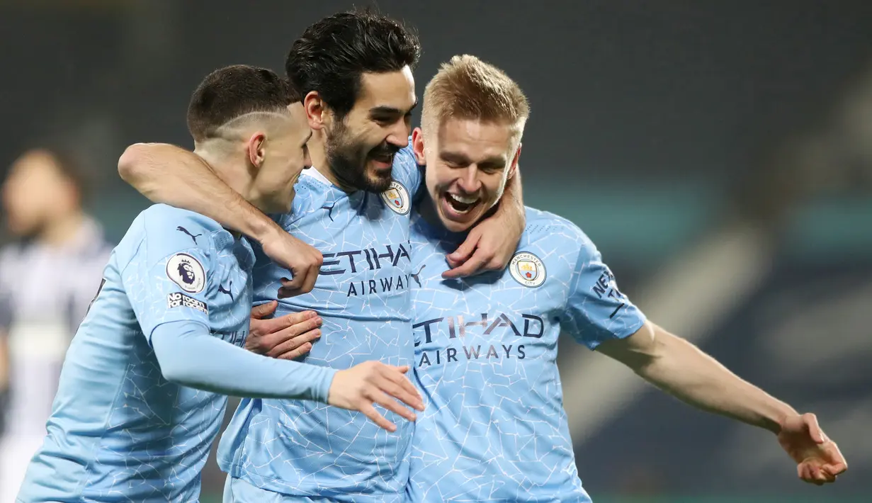 Para pemain Manchester City merayakan gol yang dicetak oleh Ilkay Gundogan ke gawang West Bromwich Albion pada laga Liga Inggris di Stadion The Hawthorns, Selasa (27/1/2021). City menang dengan skor 0-5. (Laurence Griffiths/POOL/AFP)