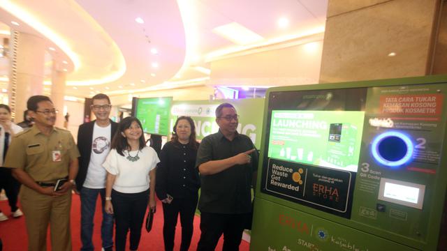 ERHA Sebar Vending Machine untuk Tampung Sampah Kemasan Kosmetik dan Ditukar Poin