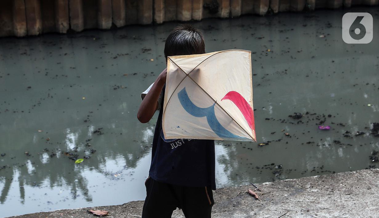 Anak-anak sulit menemukan ruang lebar untuk bermain, ruang interaksi warga kian minim, dan tempat-tempat umum untuk rekreasi publik secara gratis kian terbatas. (Liputan6.com/Johan Tallo)