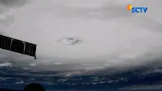 Otoritas setempat meminta warga waspada, karena badai irma kategori lima ini memilik kecepatan angin hingga 295 kilometer per jam.