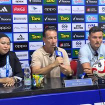 Jean-Paul van Gastel dan Jop van der Avert memberikan keterangan pers. (Bola.com/Ana Dewi)