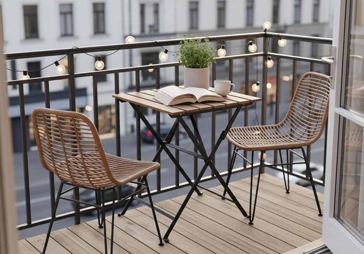 7 Desain Balkon Mini Ala Kafe Kecil, Cozy untuk Nongkrong di Rumah