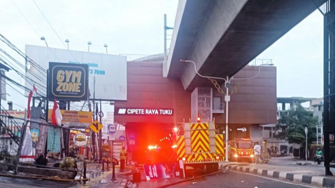 Imbas Kebakaran 'Food Court' Dekat Stasiun Cipete Raya, MRT Jakarta Tetap Beroperasi