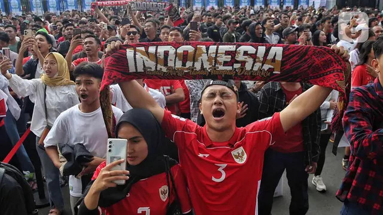 Antusiasme Suporter Skuad Garuda Nobar Laga Timnas Indonesia vs Australia di GBK