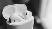 How to connect AirPods to Windows laptop. (Photo: Howard Bouchevereau/Unsplash)