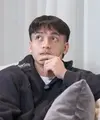Jefri Nichol memutuskan untuk fokus bekerja dan tak melanjutkan kuliah. Aktor yang kini genap 24 tahun itu menjadi tulang punggur keluarga sejak usia 17 tahun. Ia juga pernah merasakan kelaparan bersama keluargan. [Youtube/MAIA ALELDUL TV]
