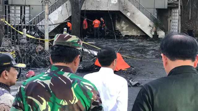 Jokowi Tinjau Lokasi Ledakan Bom Gereja