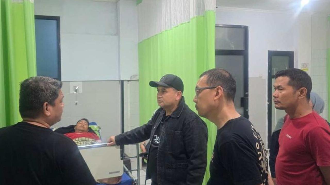 Tragedi Unjuk Rasa: Wali Kota Makassar Jenguk Staf DPRD Korban Pembakaran, 3 Orang Meninggal Dunia