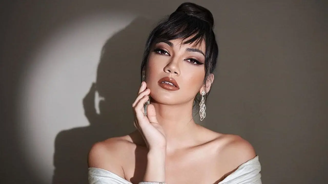 8 Pemotretan Haico Van der Veken dengan Makeup Tebal Ini Curi Perhatian
