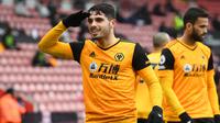 Pedro Neto. Striker berusia 21 tahun ini didatangkan Wolverhampton dari FC Braga pada awal 2019/2020 saat tengah dipinjamkan ke Lazio. Di dua musim awal ia mampu menyumbang 8 gol dan 9 assist di Liga Inggris. Musim ini ia sama sekali belum dimainkan akibat cedera lutut parah. (AFP/Pool/Andy Rain)