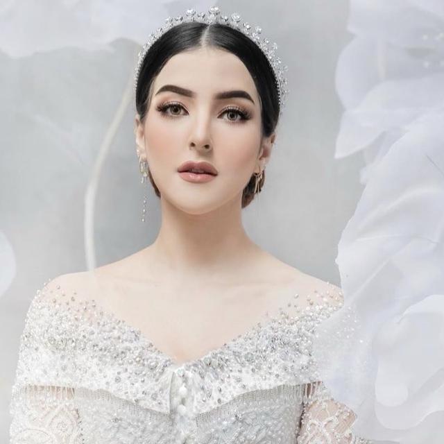 Potret Tasya Farasya Kenakan Busana Pengantin Bernuansa Putih. (Sumber: Instagram/tasyafarasya)