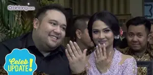 Vanessa Angel resmi dilamar oleh cucu Presiden Soekarno, Didi Mahardika. Acara berjalan dengan lancar, seperti ini kebahagiaan mereka berdua.