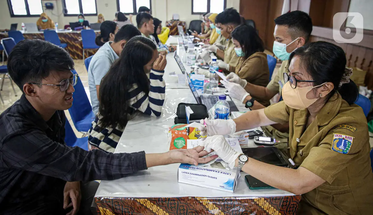 Koordinator Divisi Sumber Daya Manusia KPU RI Parsadaan Harahap mengatakan, hal ini diterapkan untuk memastikan setiap petugas KPPS yang lolos seleksi pendaftaran, dalam kondisi sehat ketika bertugas. (Liputan6.com/Faizal Fanani)