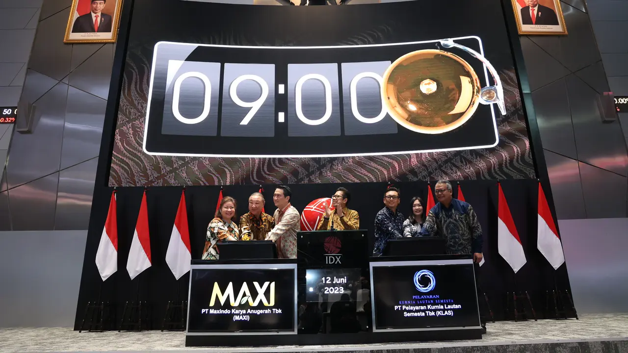 Pencatatan saham PT Maxindo Karya Anugerah Tbk (MAXI) dan PT Pelayaran Kurnia Lautan Semesta Tbk (KLAS) pada Senin, 12 Juni 2023. (Foto: BEI)