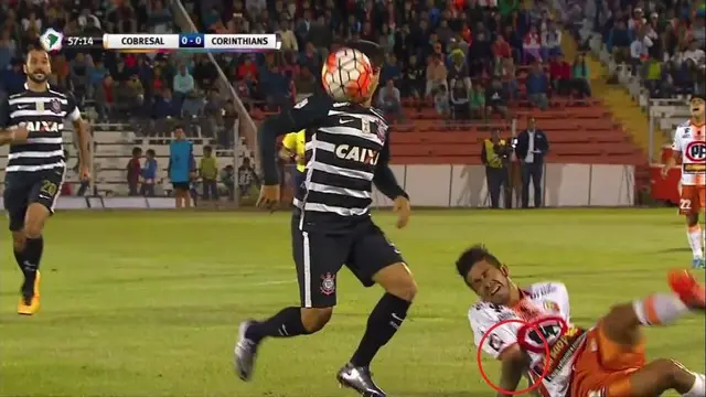 Jonathan Benitez mengalami cedera mengerikan saat Cobresal bertemu dengan Corinthians di Copa Libertadores