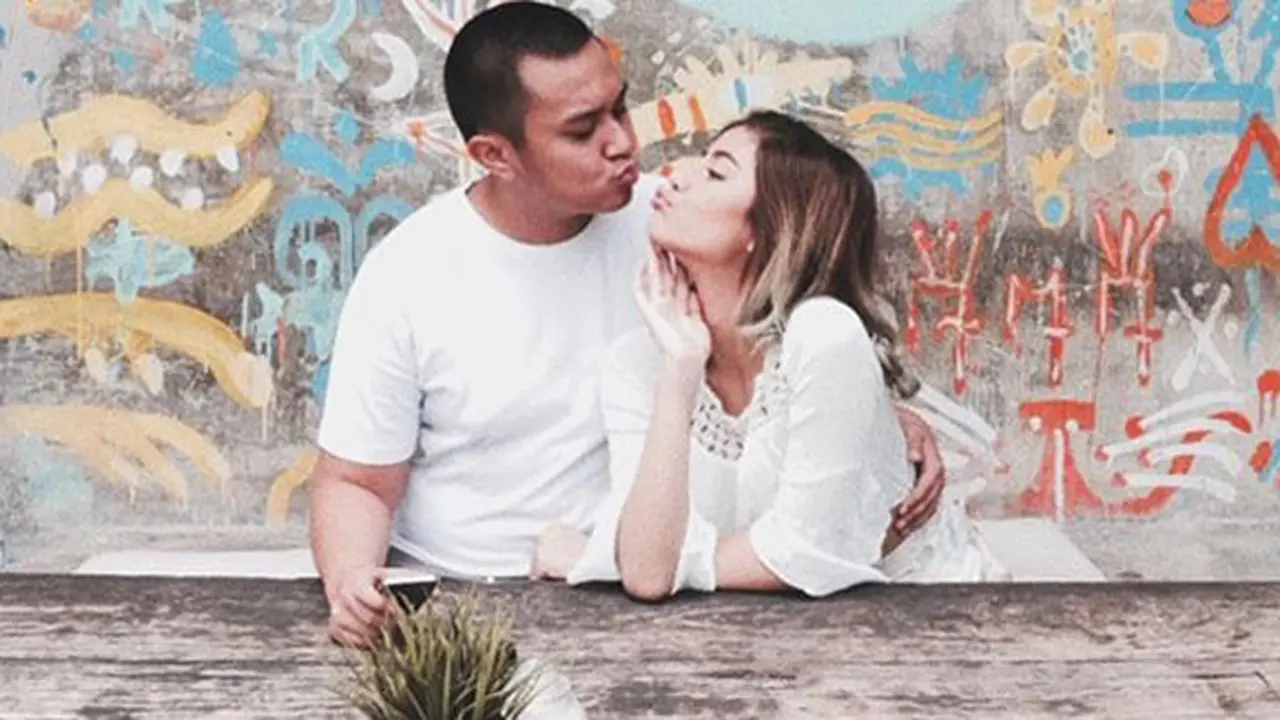Awkarin disebut sebagai penyebab Oka sampai meninggal dunia/copyright: instagram/awkarin