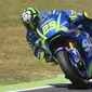 Pebalap Suzuki Ecstar, Andrea Iannone, menyayangkan masalah ban yang dialaminya sehingga gagal finis terdepan di MotoGP Belanda yang berlangsung di Sirkuit Assen, Minggu (25/6/2017). (EPA/Luca Zennaro)