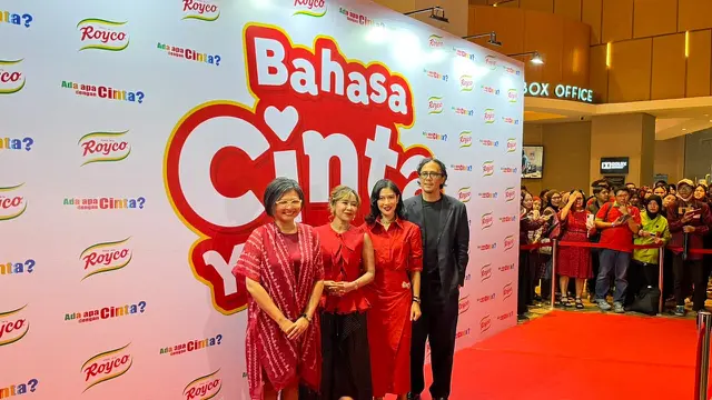 Titin Wattimena, Nuning Wahyuningsih, Dian Sastrowardoyo, dan Teddy Soeriaatmadja dalam konferensi pers Bahasa Cinta yang Beda di kawasan Jakarta, (11/9/2026). (Liputan6.com/Afradhiya N. R)