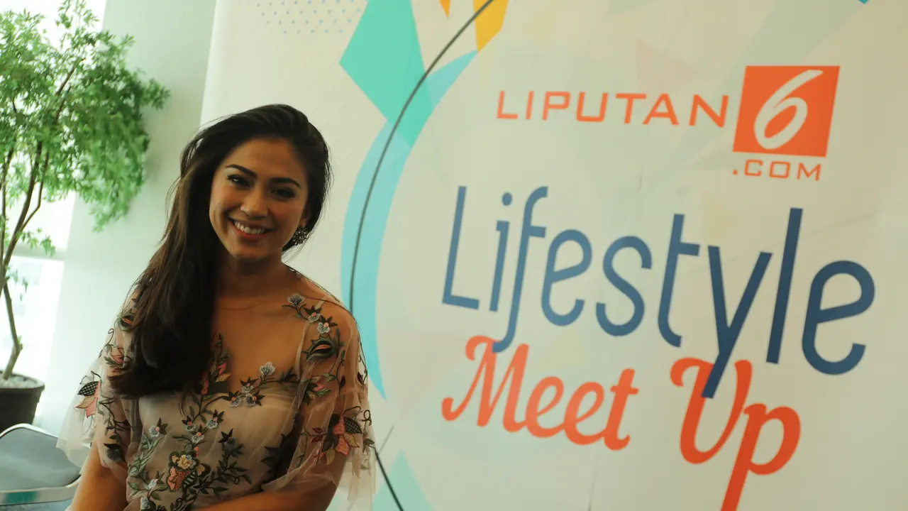 Tips Selfie Sempurna dari Si Cantik Tyna Mirdad