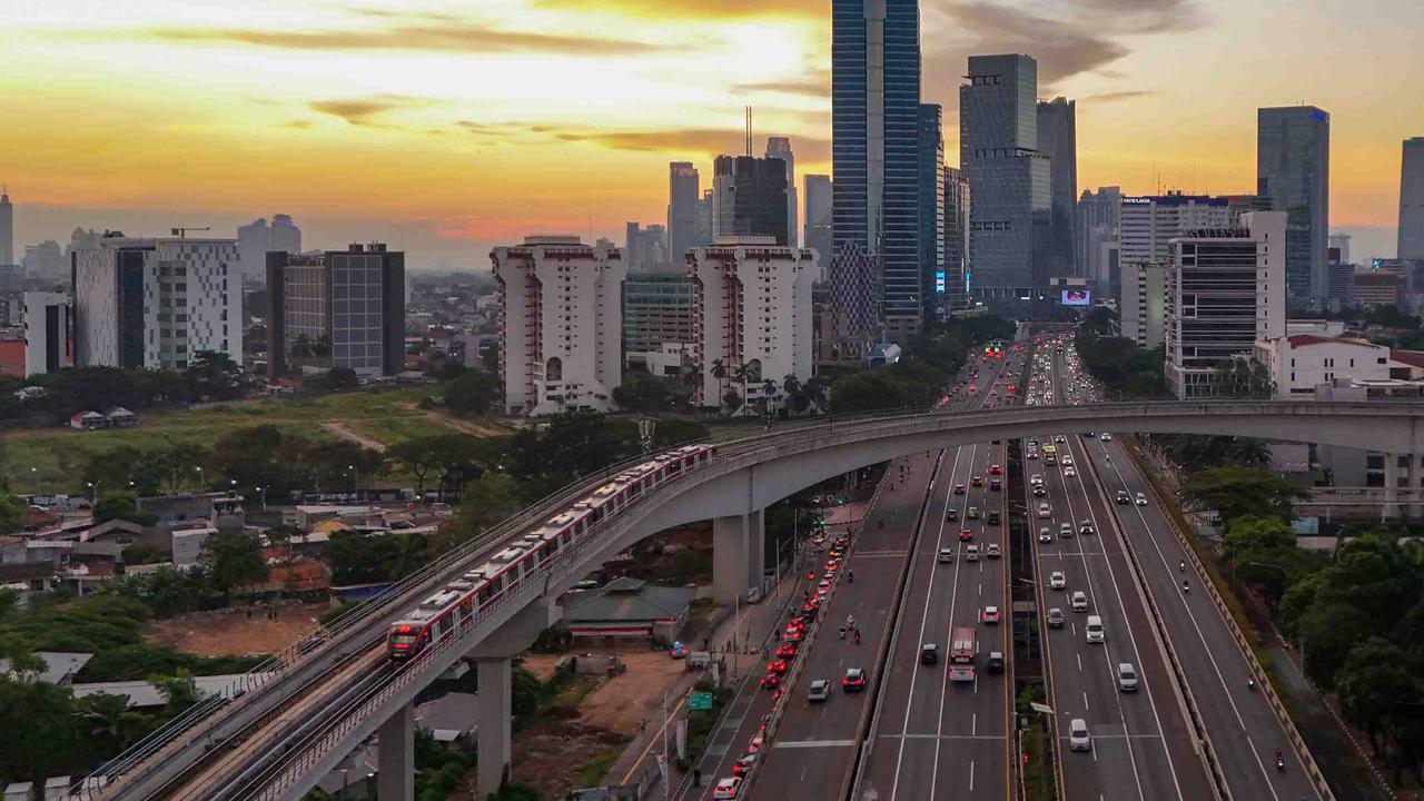 FOTO: LRT Jabodebek Catat Rekor 78 Ribu Penumpang di HUT ke-80 RI