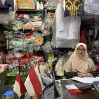 Denyut Merah Putih di Pasar Senen, Penjualan Turun Drastis