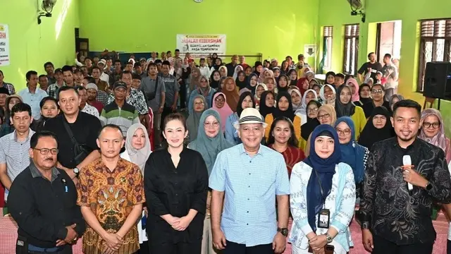 Gaya Nafa Urbach saat ‘Blusukan’ ke Dapil 6