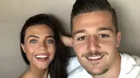 Sergej Milinkovic-Savic dan kekasihnya, Natalija Ilic. Milinkovic-Savic telah dikaitkan dengan Manchester United (MU) pada musim panas ini. (foto: www.instagram.com/natalijaaa_ilic)