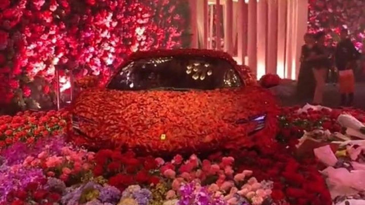 Ferrari Bertabur Bunga