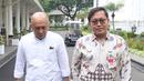 CEO Bukalapak, Achmad Zaky didampingi Staf Khusus Presiden Teten Masduki seusai menemui Presiden Joko Widodo di Istana Merdeka, Sabtu (16/2). Pertemuan antara CEO Bukalapak itu dan Jokowi berlangsung tertutup dari awak media. (Liputan6.com/Angga Yuniar)